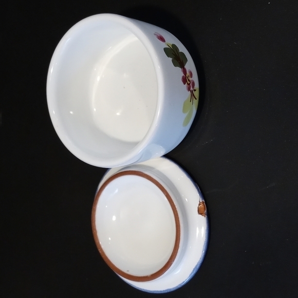 A small hand painted trinket box - Picture 2 of 5